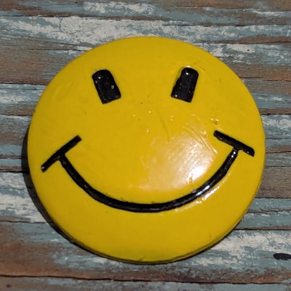 Vintage 5 Piece Bundle of Pins and Lark Cigarettes Tac - Picture 7 of 12